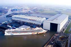 Die Aurora in der Meyerwerft in Papenburg